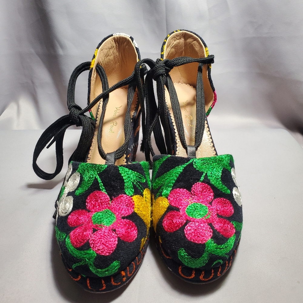 Velvet Road Shoes Women Floral Embroidered Wedge Heel 39EU 8.5 US  Ankle Strap